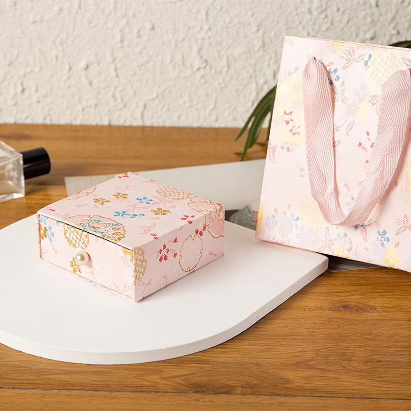 Chinese Embroidery Drawstring Jewelry Box and Bracelet Storage