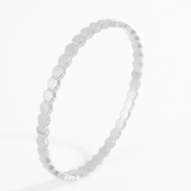 Titanium steel bracelet gold high version temperament zircon bracelet women's light luxury fashion elegance does not fade simple bracelet