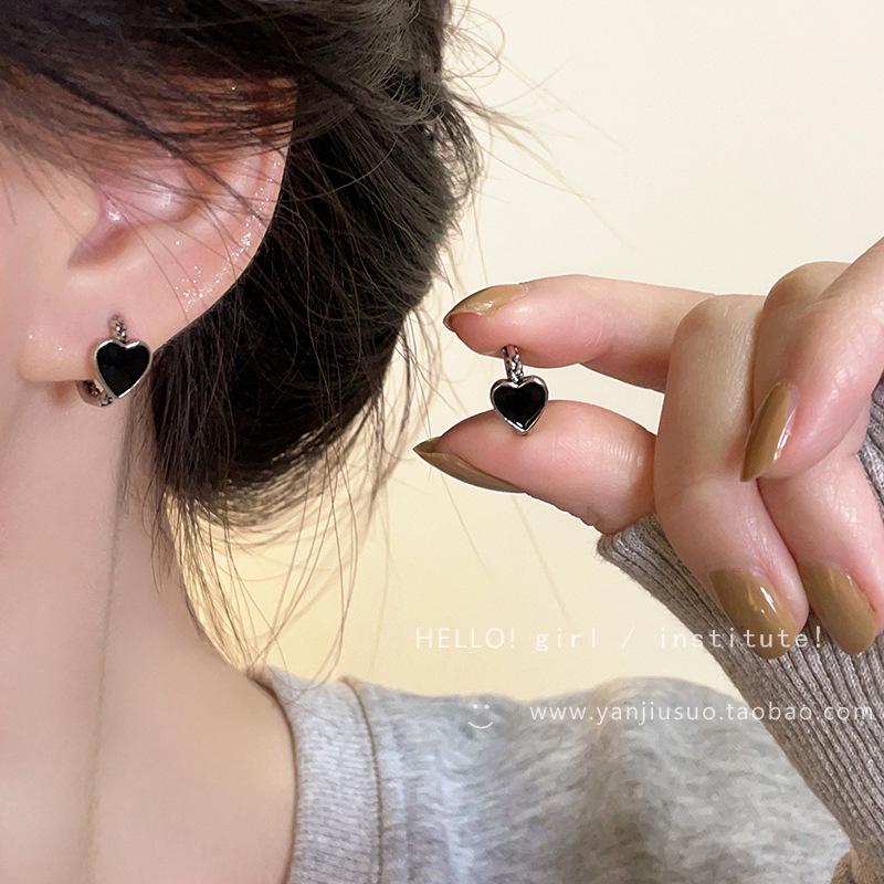 Luxury Black Enamel Heart Earrings for Women – Stylish, Artistic Peach Heart Studs