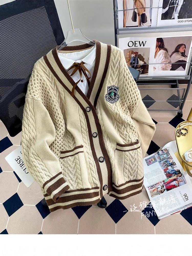 Dámský pletený kardigan střední délky v kolejním stylu - Kolekce Podzim/Zima 2025