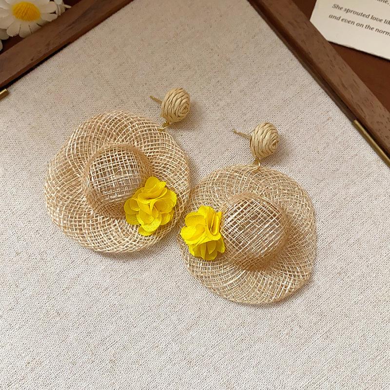 Silver Needle Round Resin Rattan Woven Earrings - Light Luxury High-End Studs, Fashionable Temperament Design