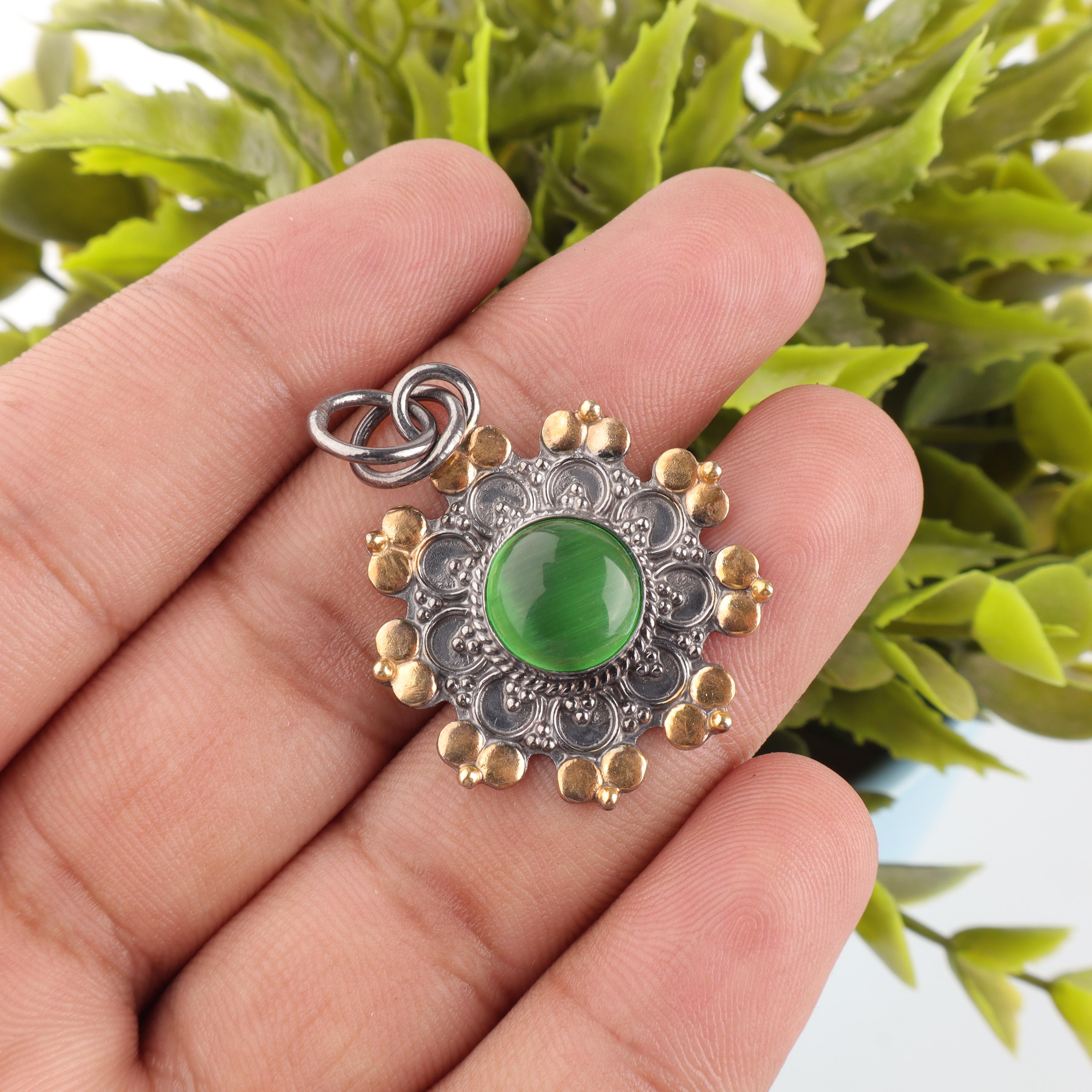 

Очаровательные украшения из камня «кошачий глаз» зеленого цвета, кулон из цельного стерлингового серебра 925 пробы, духовные украшения ручной работы для свадебного подарка 1.26 Inches зелёный