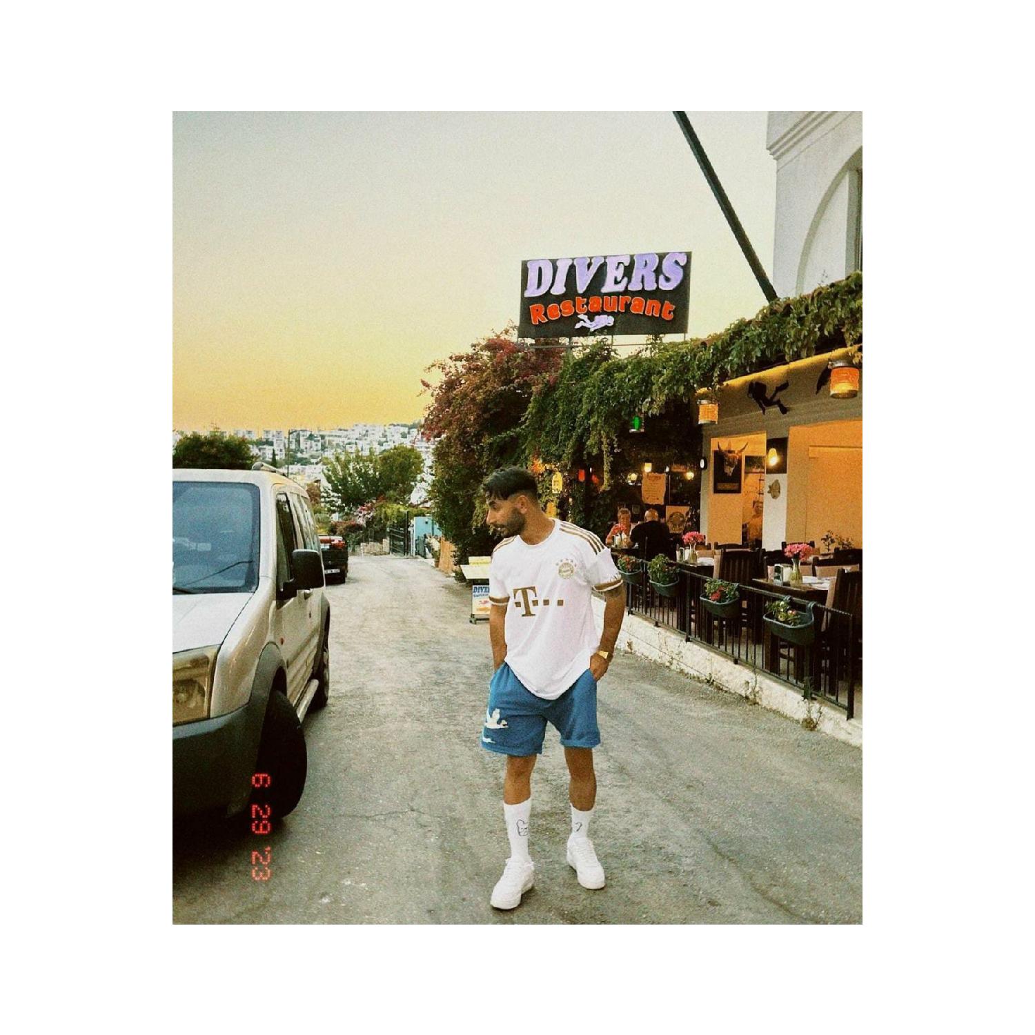 

Специальная золотая майка Баварии Мюнхен сезона 2022/23