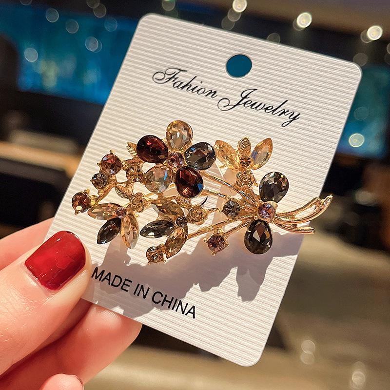 High-end Retro Crystal Flower Brooch Women's Personality Jacket Cardigan Corsage Fashion Exquisite High-end Pin