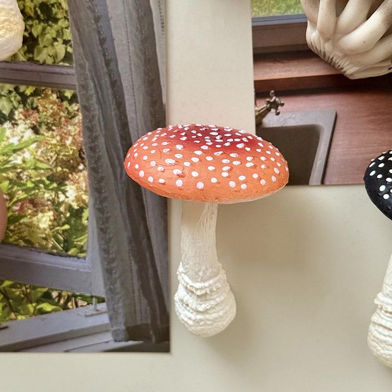 Creative Mushroom Refrigerator Magnets Cute Cartoon Resin 3D Simulated Mushroom Fridge Magnets Sticker Decoration Home Decor