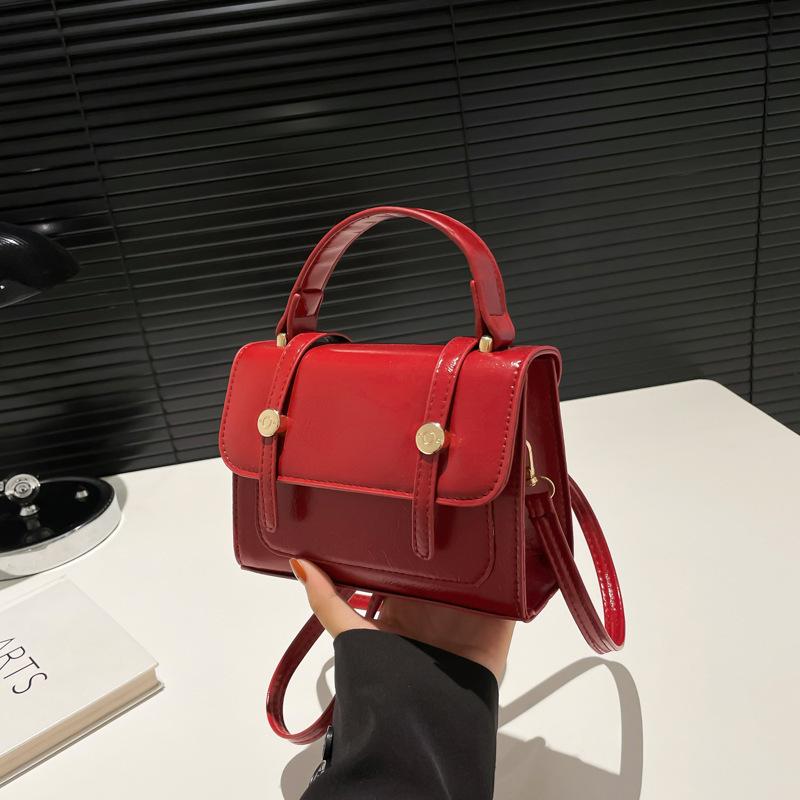 Commuter texture simple fashion handbag 2025 winter new foreign style ins shoulder messenger bag small square bag women