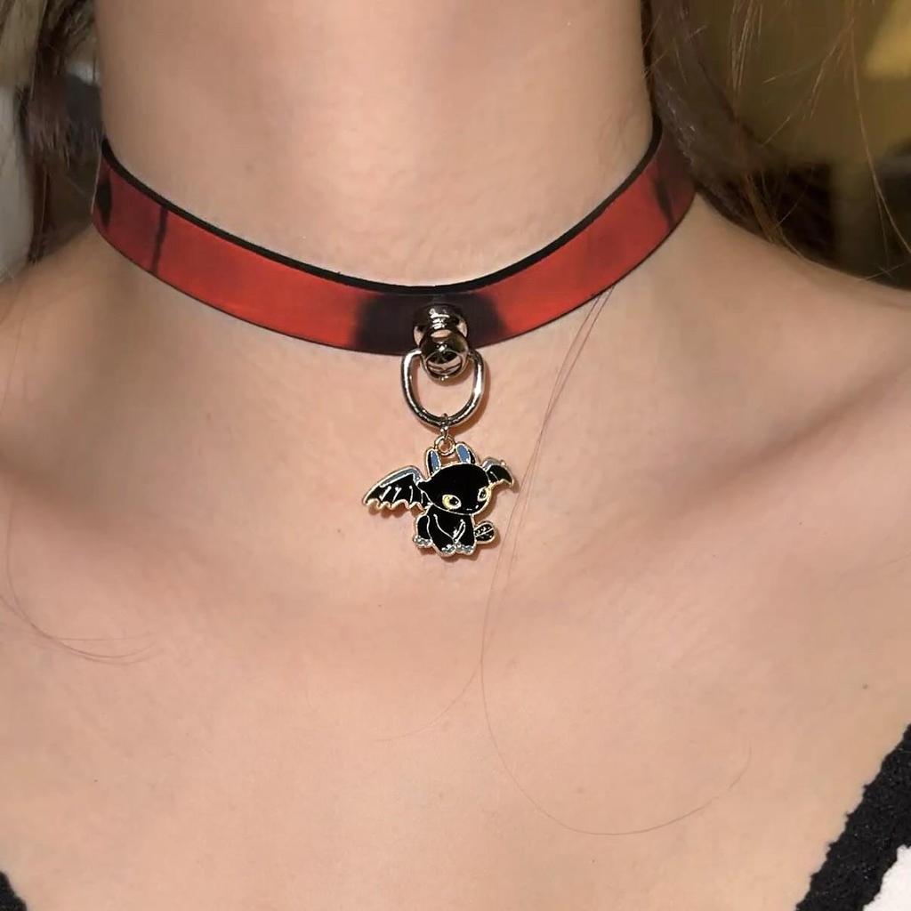 Chique Pittige Meisje Leren Bel Choker Ketting – Uniek Minderheidsontwerp