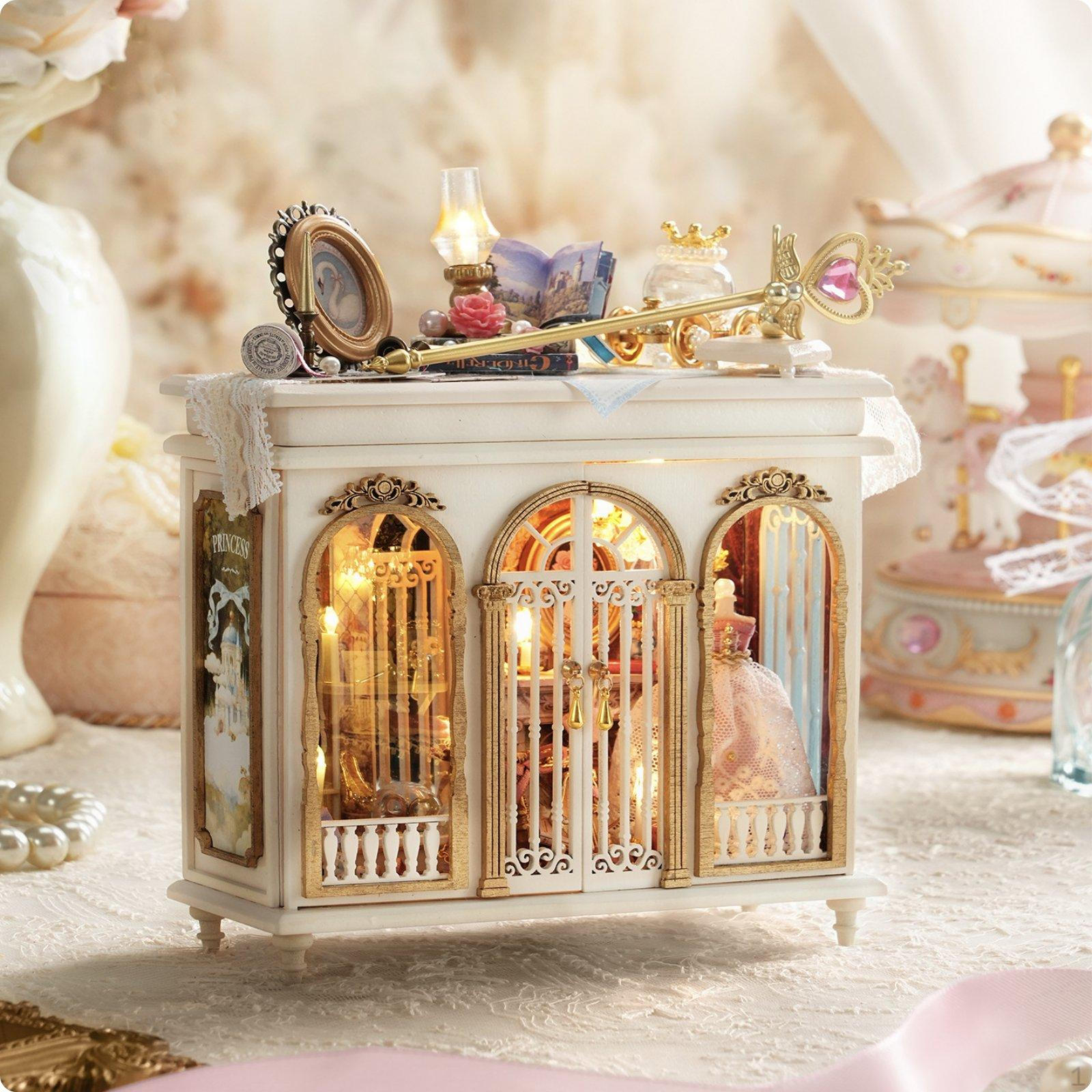 Miniature Dollhouse DIY Assembly European Style House Handcrafted Vintage Display for