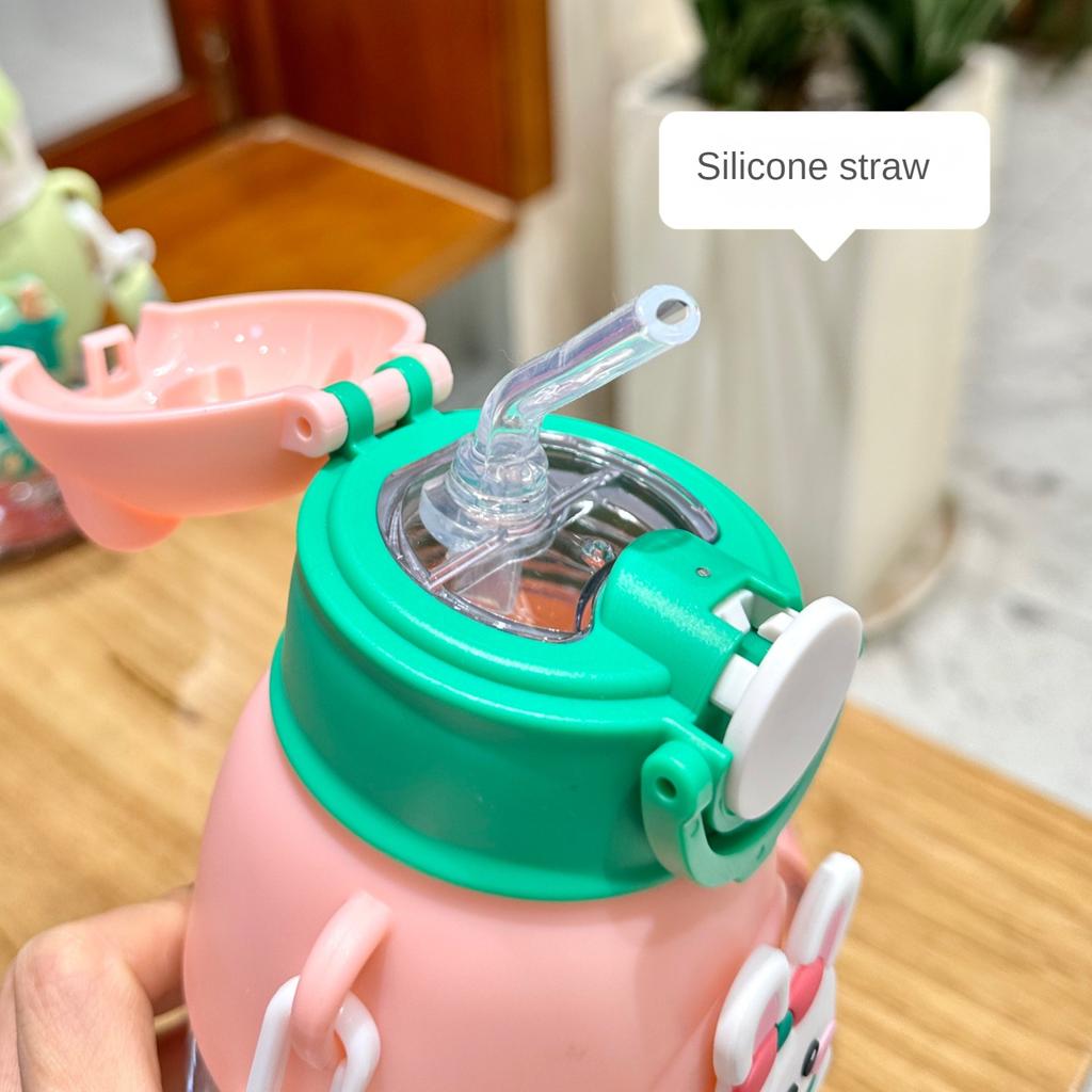 600 ml Kawaii Sommer Kinder Wasserbecher Cartoon Fallsicherer Strohbecher Jungen und Kreise Gehen zur Schule Baby Wasserkocher Schülerflasche