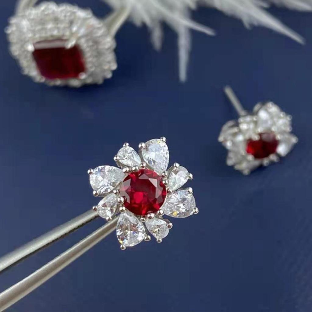 Hot Sell Trendy Red Crystal Flower  Silver Needle Ladies Stud Earrings Wholesale  For Women No Allergic