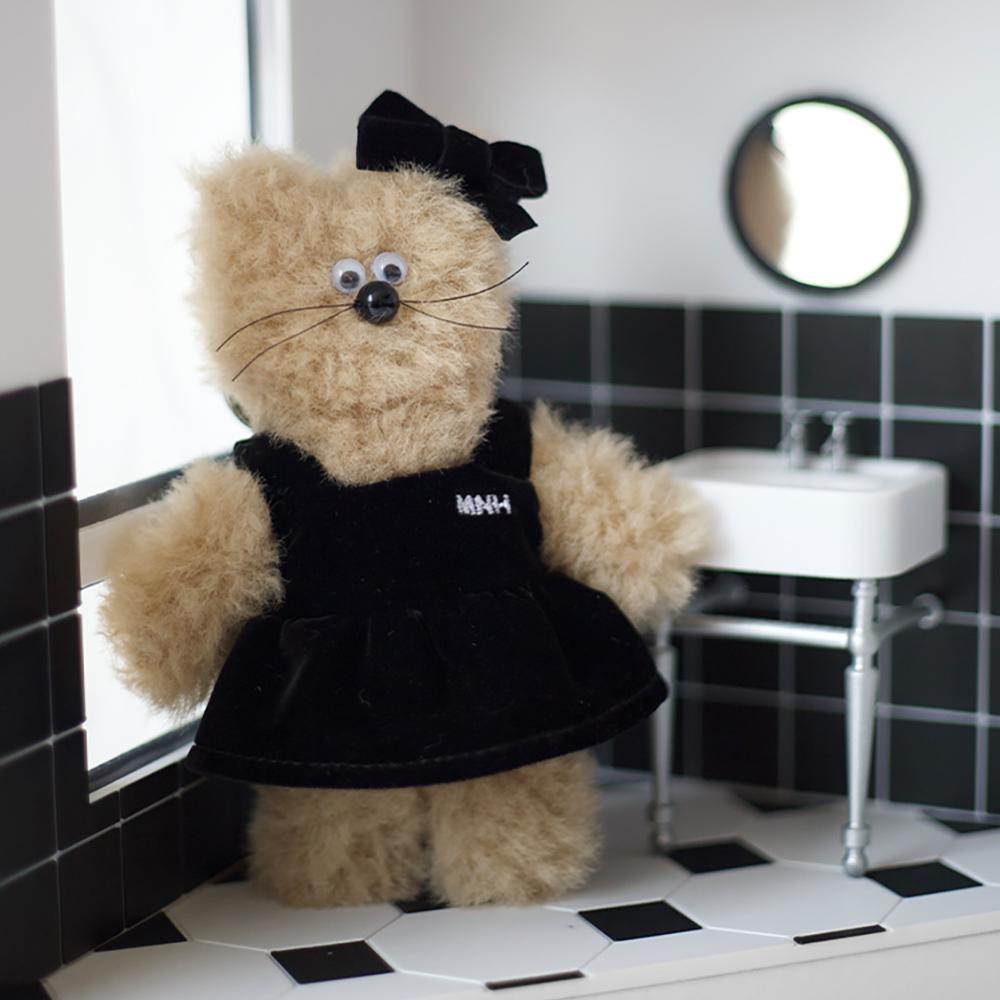 LINE FRIENDS MNH Bebe Doll Keychain
