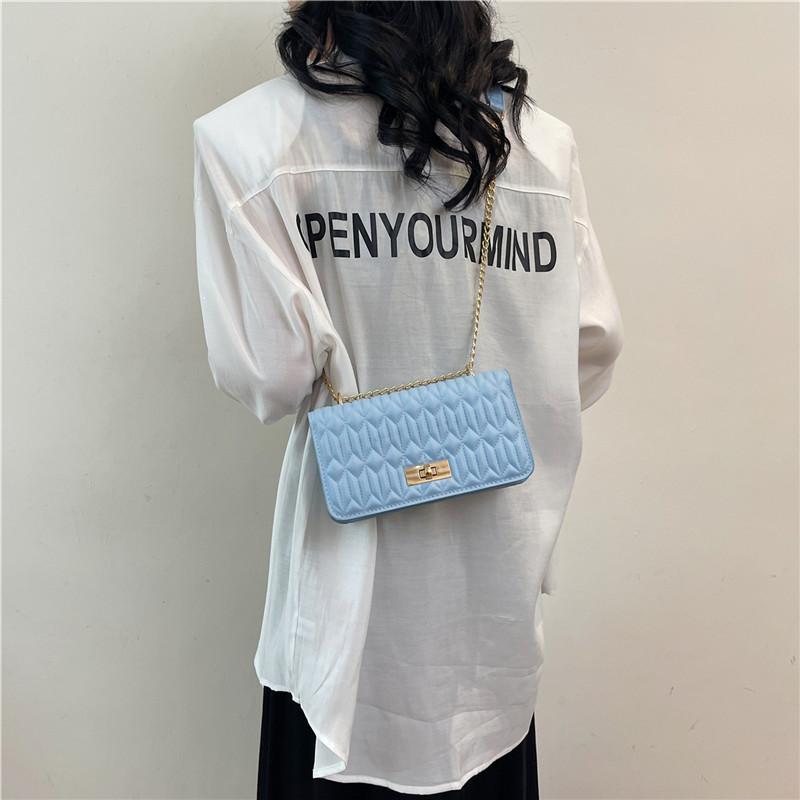 Modische Retro-Kette Damentasche 2024 Sommer neuer Stickfaden einfacher Trend ausländischer Stil einzelne Schulter schräge Spanne kleine quadratische Tasche