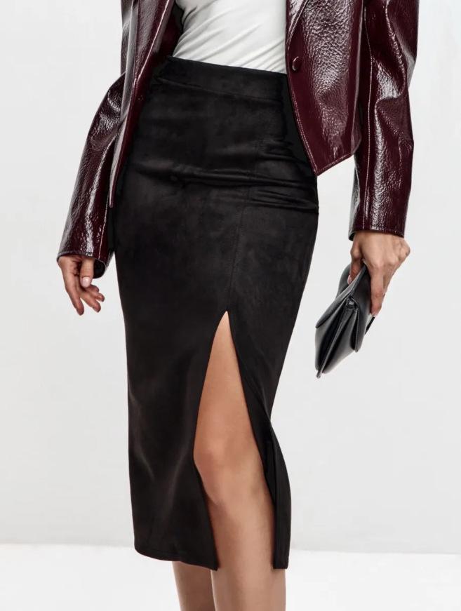 Cross Collection: 2025 Suede High-Waist Slit Skirt - Elegant Mid-Length Hip-Hugging Design for Spring & Autumn