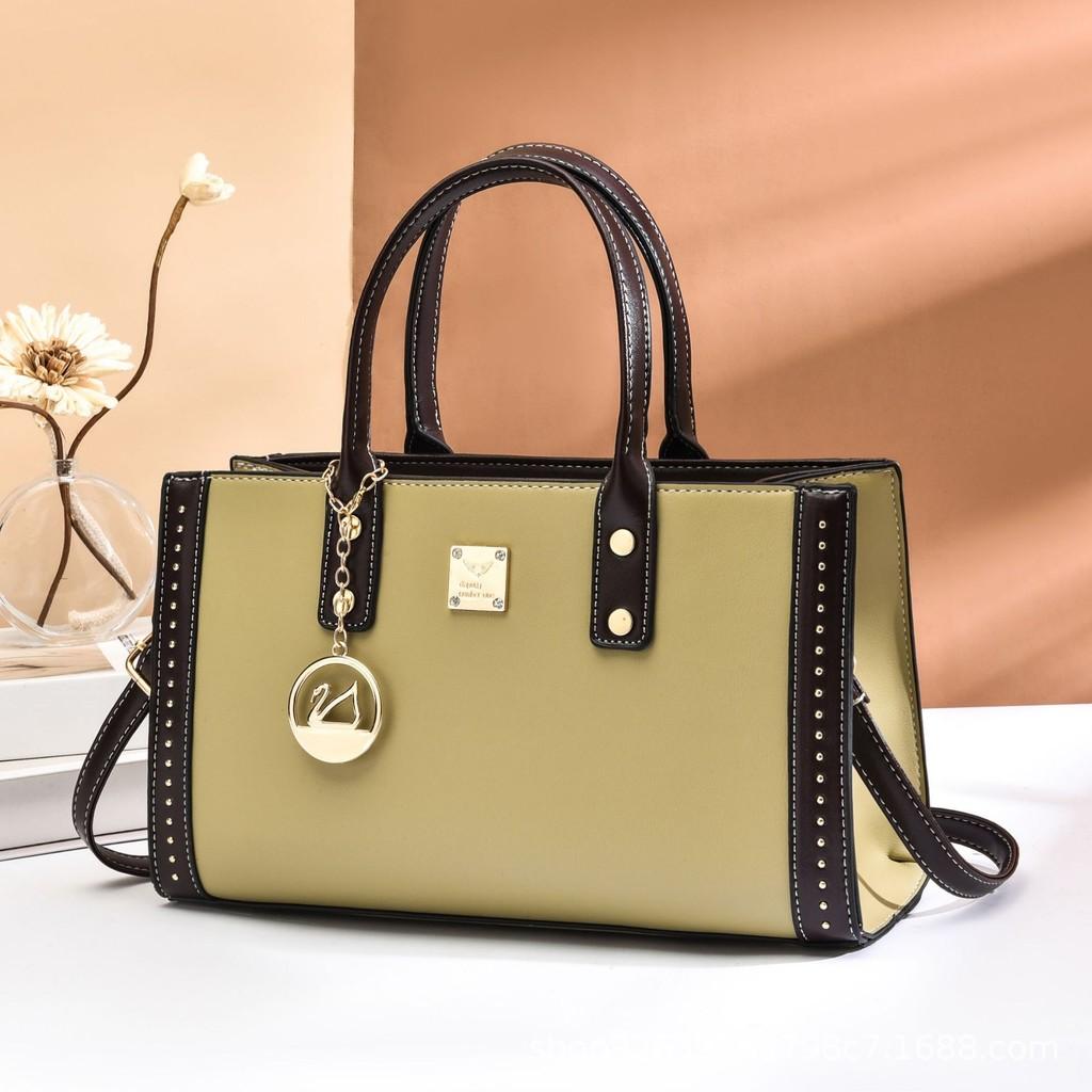 Fashionable Retro Style Women's Handbag With Large Capacity For Commuting