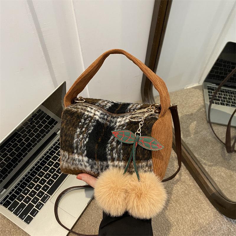Korean niche woolen small bag women's 2025 autumn and winter new portable pillow bag plaid versatile commuter messenger bag