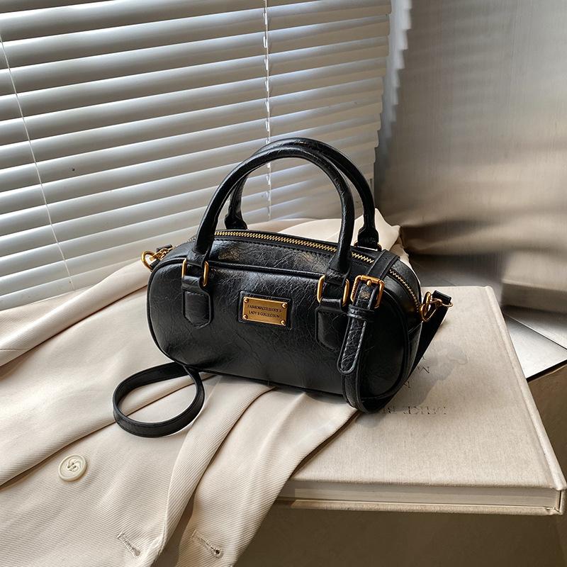 Small Bag Women's Autumn and Winter New Versatile Retro Shoulder Messenger Bag Fashionable Portable Pillow Bag