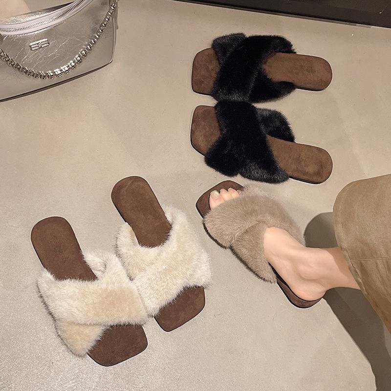 Internet celebrity flat bottom fluffy slippers women wear 2025 autumn and winter new high-end one-word drag pregnant women home cotton slippers