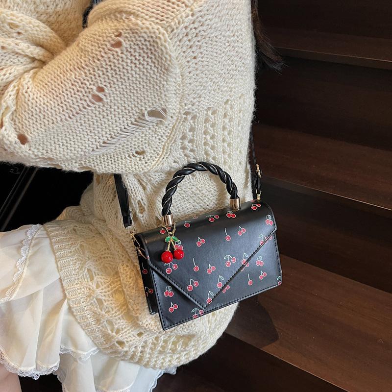 Fashion Handbag Bag Female Personality 2025 New Trendy and Beautiful Casual Messenger Bag Foreign Style Niche Design Small Square Bag