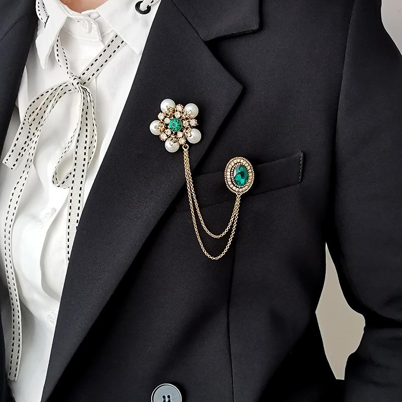 Fashion Tassel Vintage Brooches For Women Luxury Rhinestone Pearl Brooch Lapel Collar Pin Badge Personality Women Brooch Jewelry
