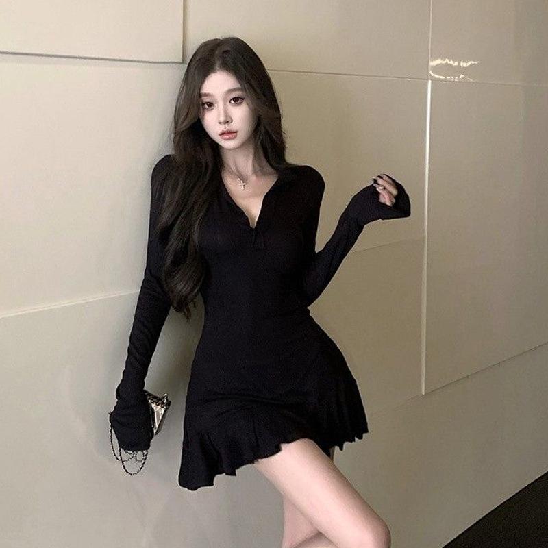 

French Pure Desire Spicy Girl Black Dress Two-Piece Set: Autumn/Winter 2026, Waist-Cinched Short Skirt for a Chic Look. Large чорний