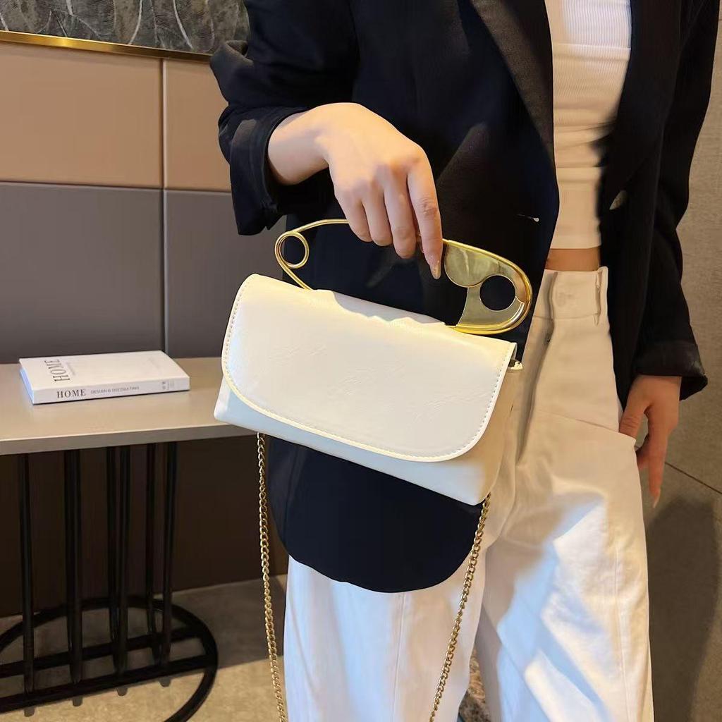 Fashionable Brooch Style Ladies' Handbag Unique Crossbody Single Shoulder Bag