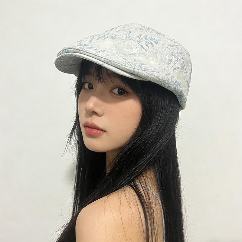 

Spring new Korean retro lace pattern embroidery forward hat big head showing face small beret M（56-58cm）