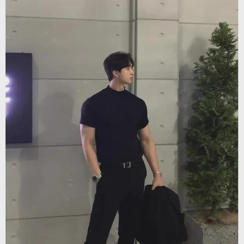 Men's Solid Color Slim Fit Breathable Short-Sleeve T-Shirt - Trendy, Fashionable Korean Style, All-Match Round Neck.