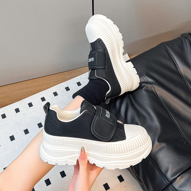 

Липучки маленькие белые туфли женские весна 2025 новые на толстой подошве модные повседневные одинарные туфли небольшие увеличивающие рост спортивные туфли 40 чёрный