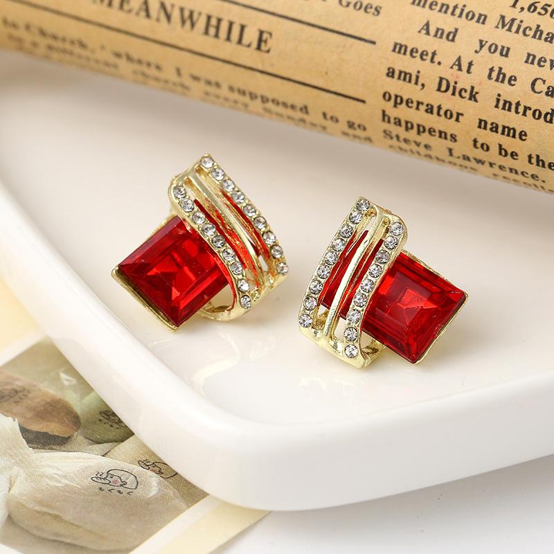 

Temperament versatile stud earrings women s new high-end diamond-set earrings crystal rhombus wings geometric earrings красный