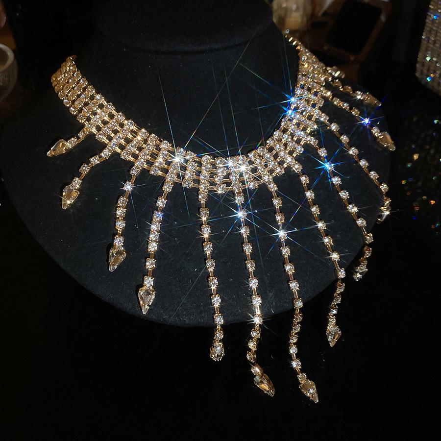 Exquisite Rhinestone Water Drop Tassel Necklace - High-End Retro Court Style Clavicle Chain.