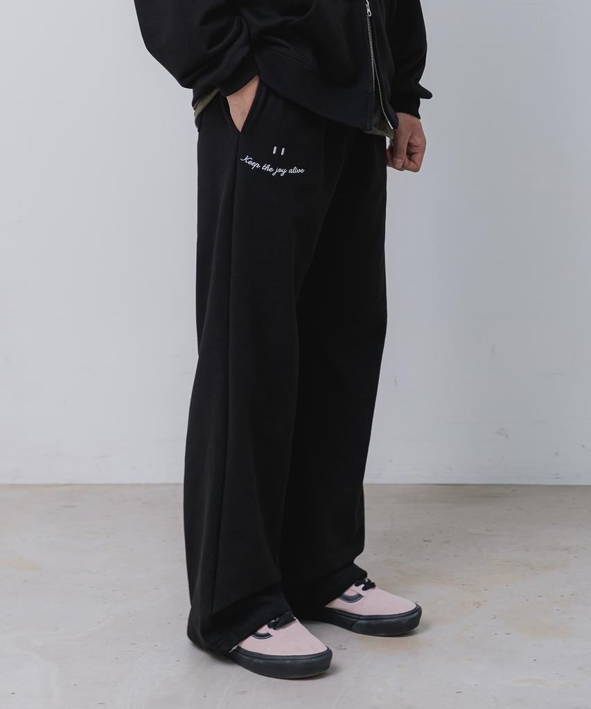 BAKKEN Smile Embroidered Logo Semi-Wide Sweatpants Bk9985_Black