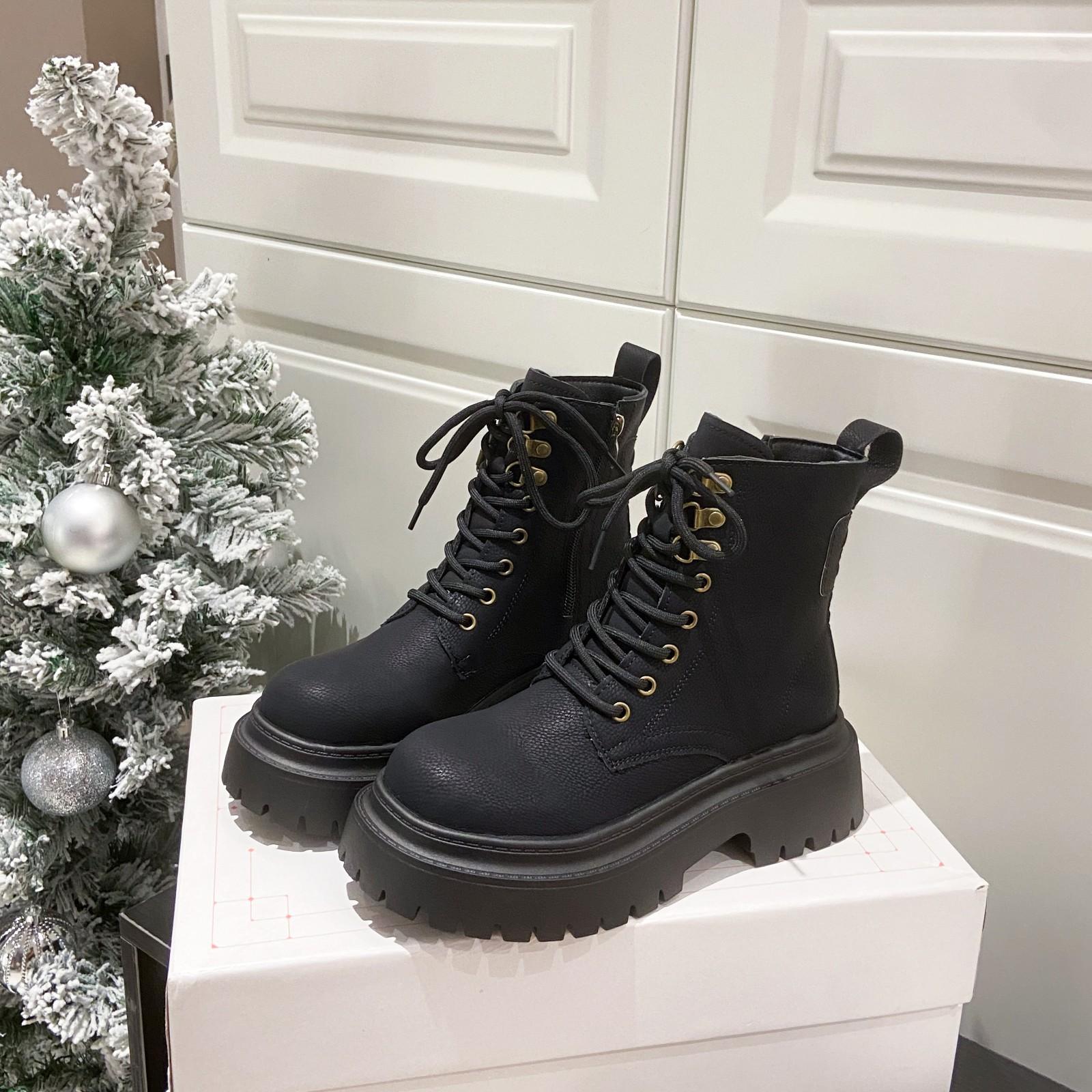 

Ботинки Martin из мягкой британской кожи с круглым каблуком и полированным ремешком. Женские короткие ботинки на толстой подошве и среднем каблуке. 39 чёрный