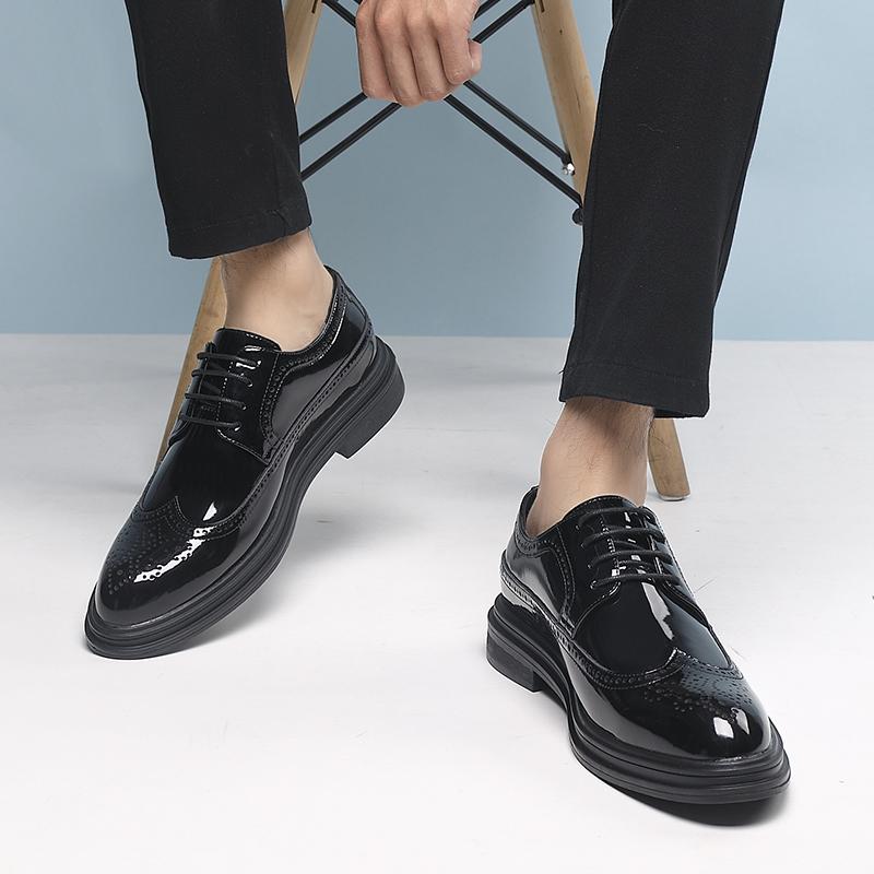 Fashionable Men's New Leather Shoes Brogue Casual Men's Leather Retro Flat Shoes Versatile Outdoor Party Wedding Shoes
