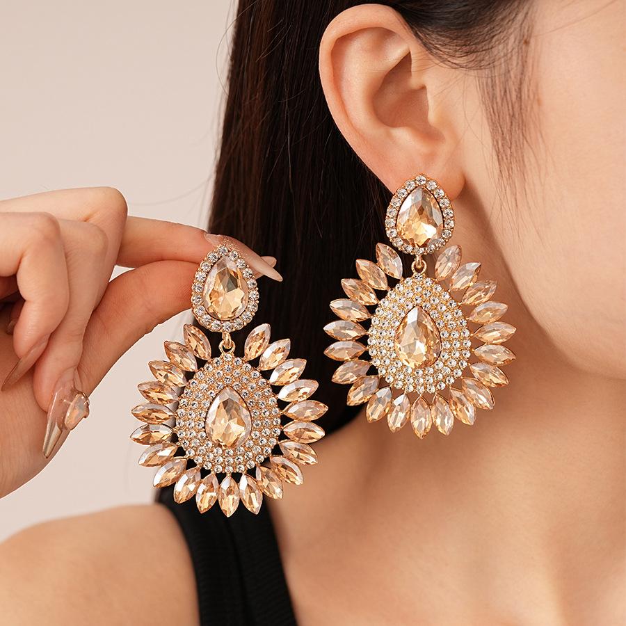 Europäische und amerikanische übertriebene leichte Luxus-Diamant-besetzte Wassertropfen-Blumenform-Silbernadel-Ohrringe Retro-Nische Hofstil High-End