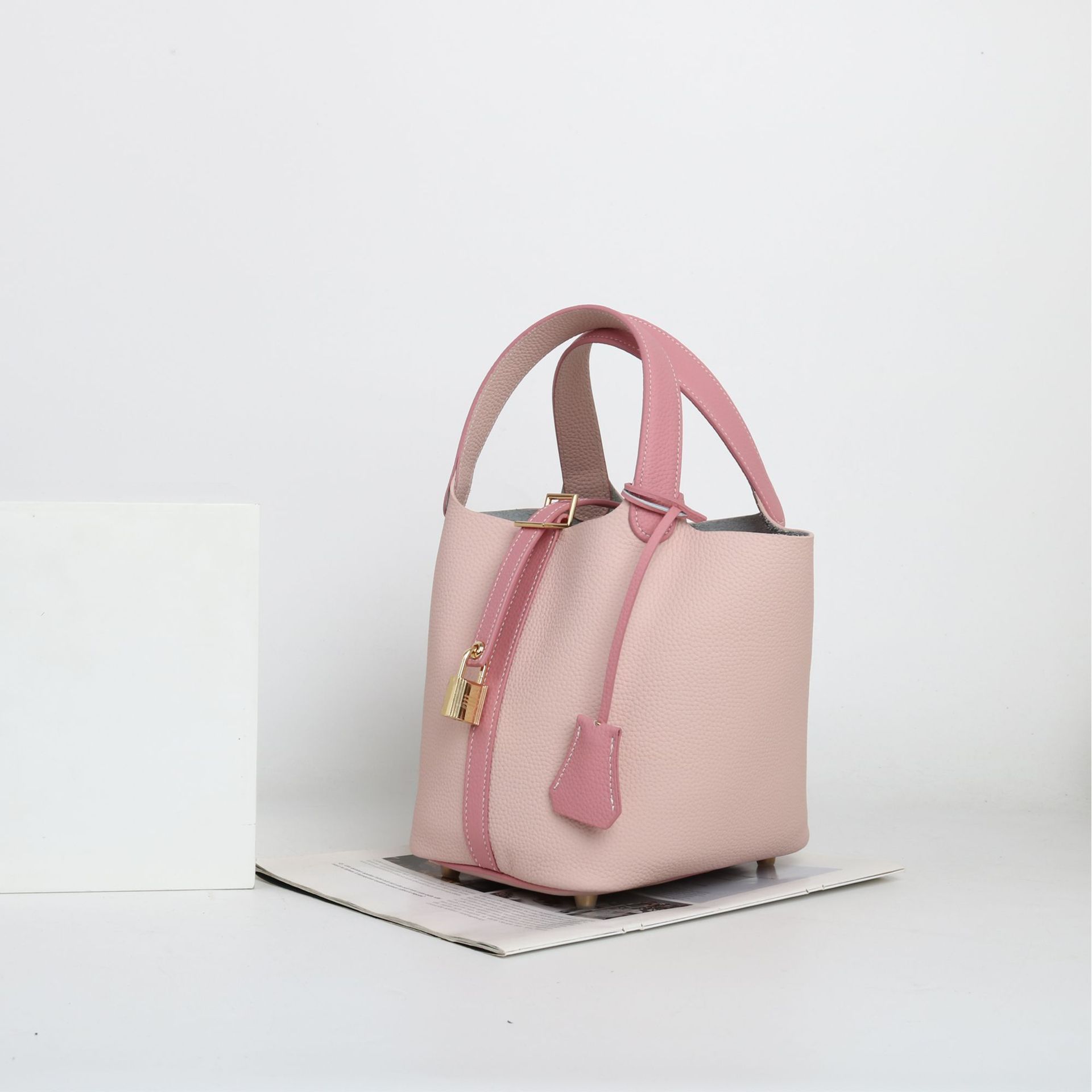 

Того Первый слой коровьей кожи Сплетенная овощная корзина 2025 Новая мода Мягкая коровья кожа Сумка-ведро с ручкой и сумочка 13x18x19cm розовый