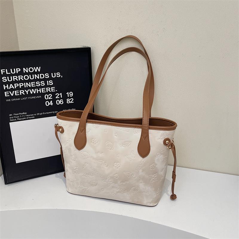 

Large capacity bag women s new spring and summer fashion versatile commuter shoulder tote bag