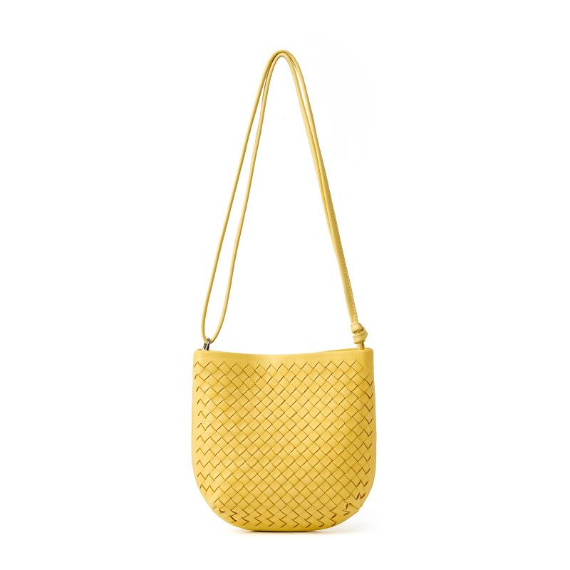 Exquisite small bag Portable fashion versatile shoulder messenger bag Casual woven bucket bag