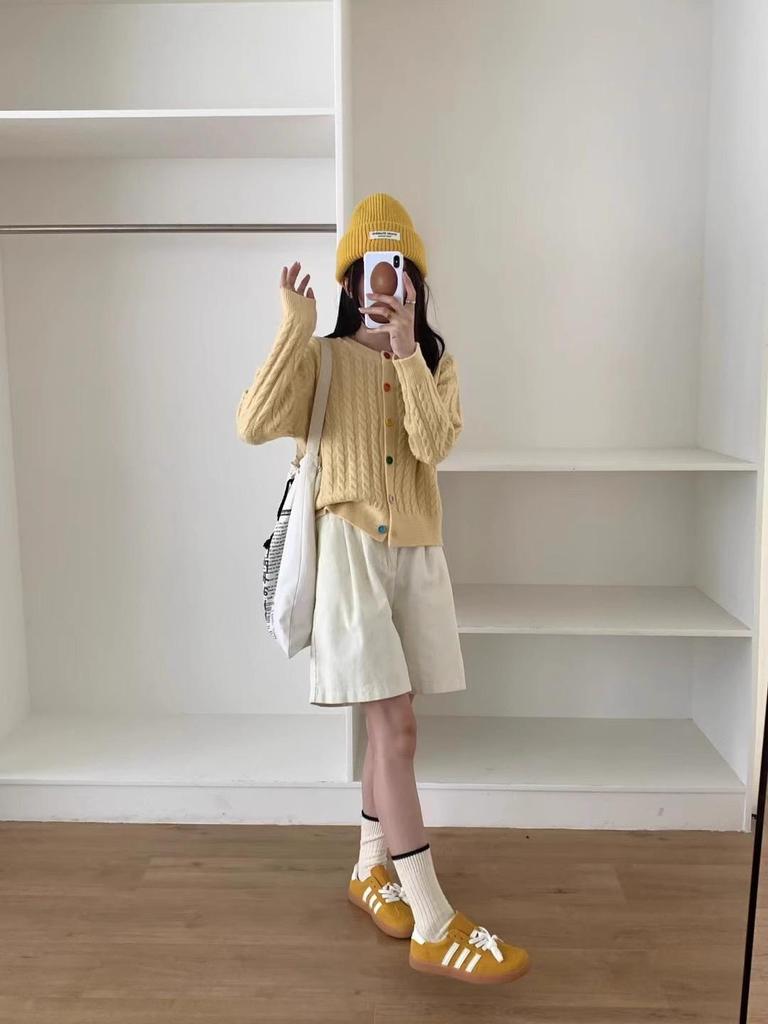 Women's Retro Cable Knit Cardigan: Soft, Warm, Round Neck, with Buttons - Casual Korean Style for Autumn/Winter.