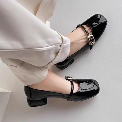 Lackleder Mary Janes Schuhe für Damen Runde Zehenpartie Schnallenriemen Flacher Ausschnitt Mittelhohe Pumps Büro Karriereschuh