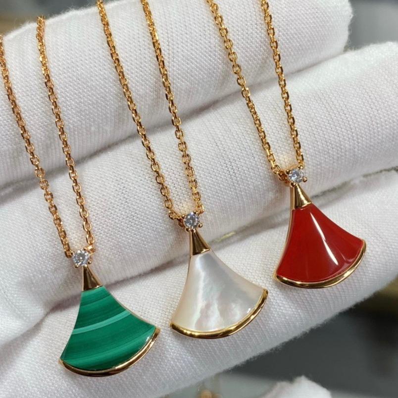 

Элегантное жемчужное колье из розового золота с подвеской-юбкой - стиль знаменитостей