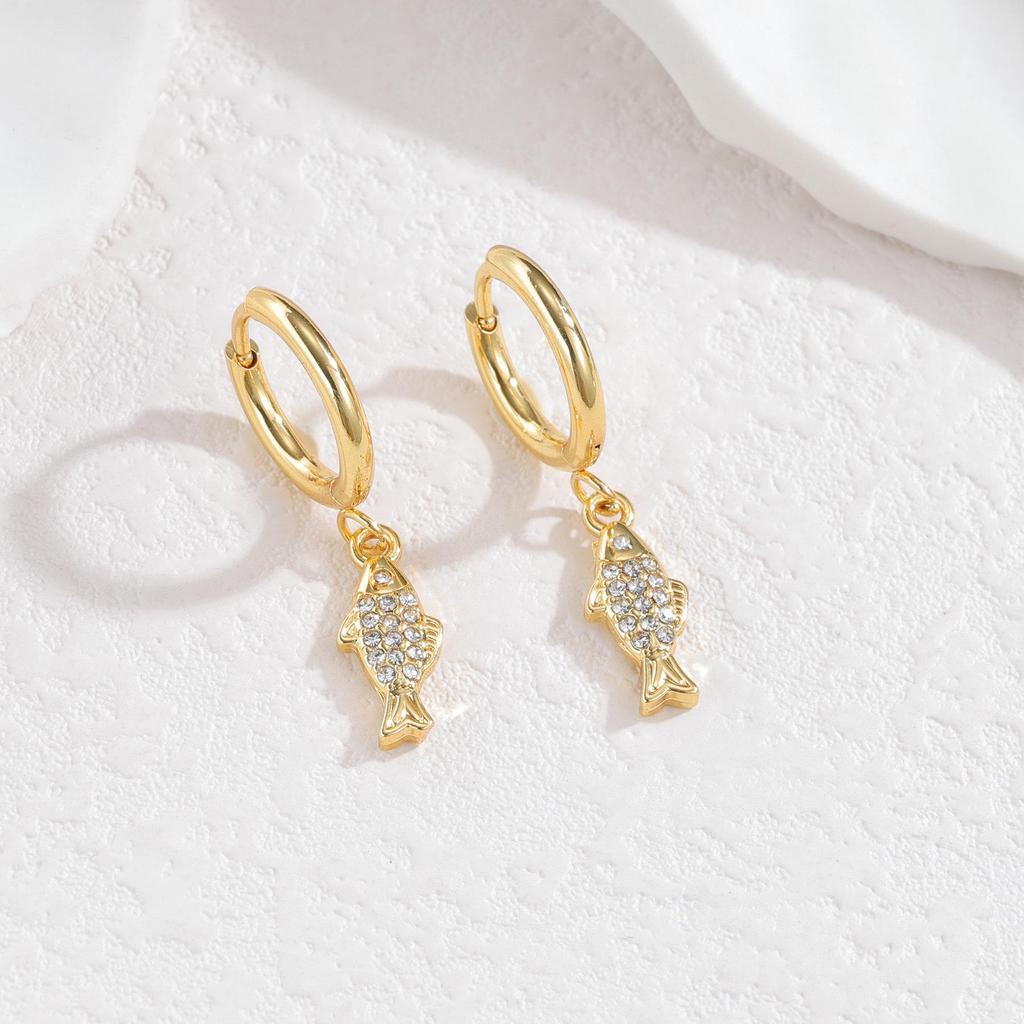 Stainless Steel Diamond-Studded Crab and Starfish Earrings for Women - Light Luxury Fashion.