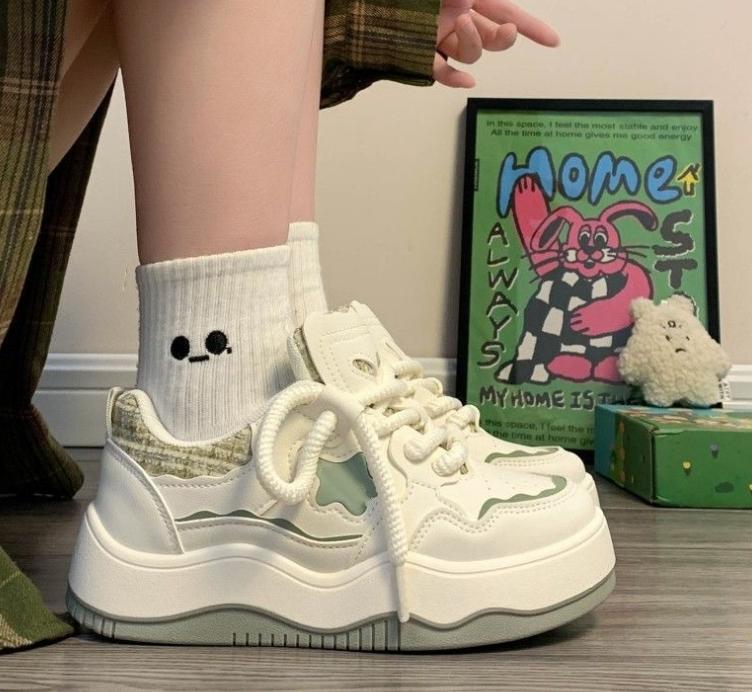 Fashion Women Platform Sneakers Star Design Lace Up Skateboard Flat Outdoor Comfortable Running Sports Shoes Tennis Jogging Sneakers