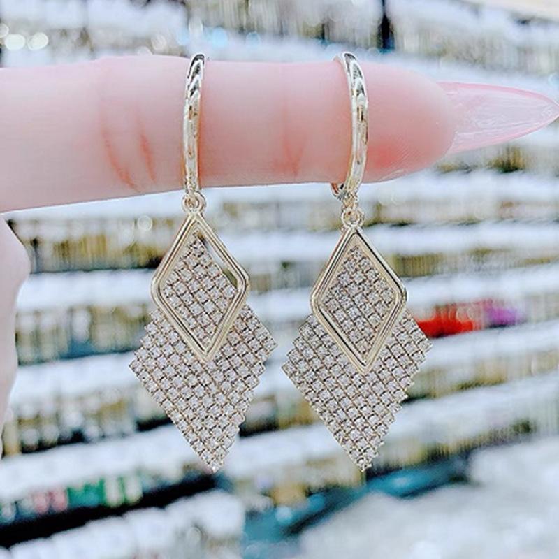 Fashion Geometric Bow Flower Pearl Earrings Women'S Premium Versatile Small Fragrant Wind Earrings
