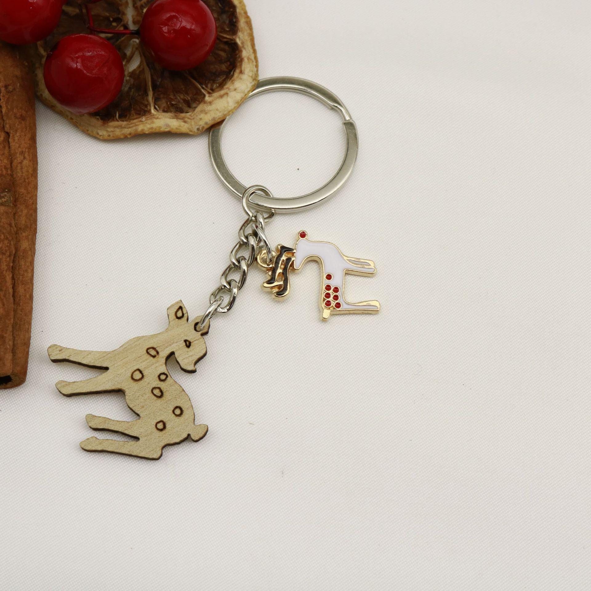 Cross-border Graffiti Wooden Keychain: Creative Pendant with Mom Letter