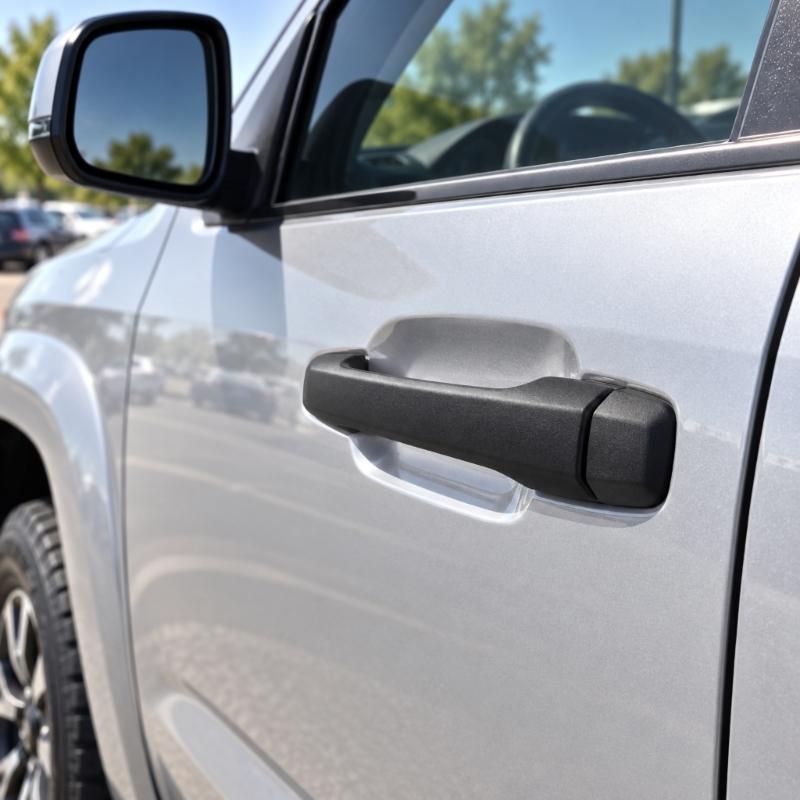 Black Exterior Door Handle with Separate Small Cover, Solid Front Face, Rear Clip Structure, and Part Number 69217-0C030 69210-0C010 for Replacement