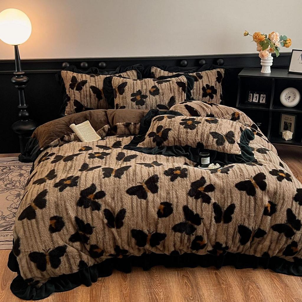 Korean-Style Four-Piece Velvet Bedding Set with Lace and Rabbit Fur: Includes High-Gram Fitted Sheet, Duvet Cover, and Plush Bed Sheet.
