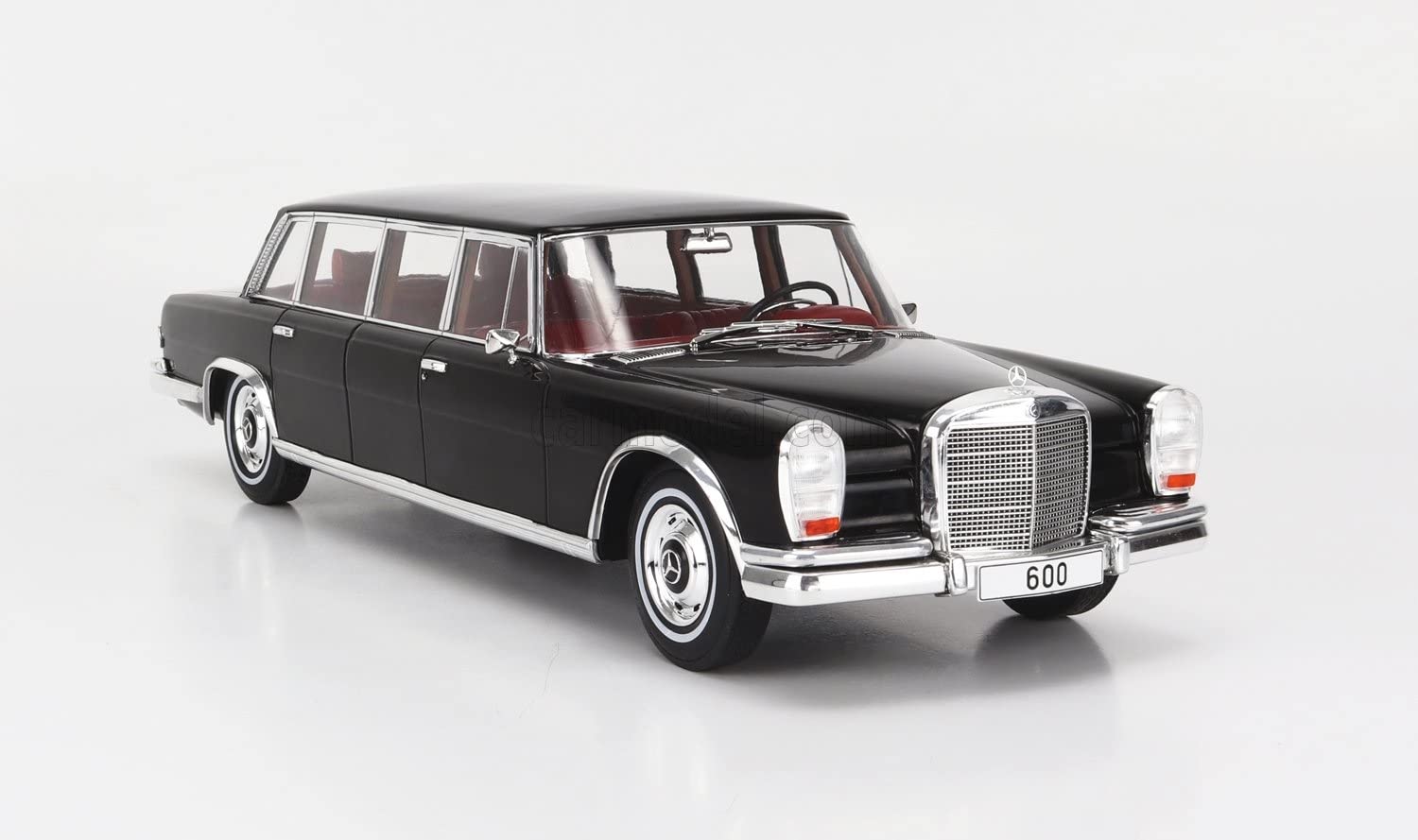 

MCG Mercedes Benz 600 лимузин мини-автомобиль MERCEDES BENZ S-класса LWB PULLMAN 1969 1/18 (W100) (черный) [Элемент]