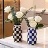 Vase Céramique à Carreaux Créatif Noir et Blanc Grille Pot de Fleur Hydroponique pour Salon et Table à Manger Décoration Intérieure Cadeaux