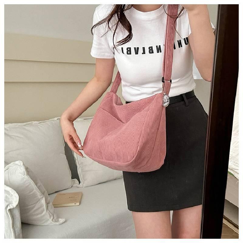 Fashionable Women's Shoulder Bag With Zipper Closure And Phone Pocket