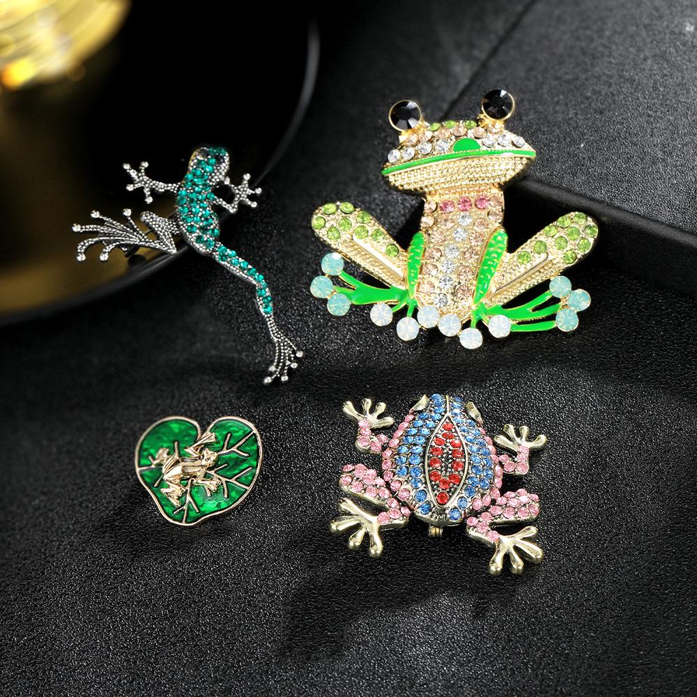 Versatile Cartoon Frog Brooch - Creative Fashion Accessory for Women